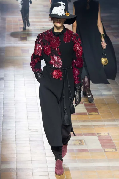 Look 46